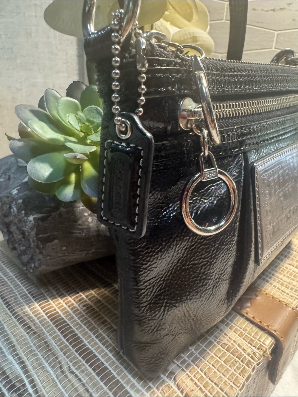 LikeNEW Coach Patent Leather Poppy Shoulder Bag Silver Hardware 2 Toned Hang Tag - Picture 2 of 10